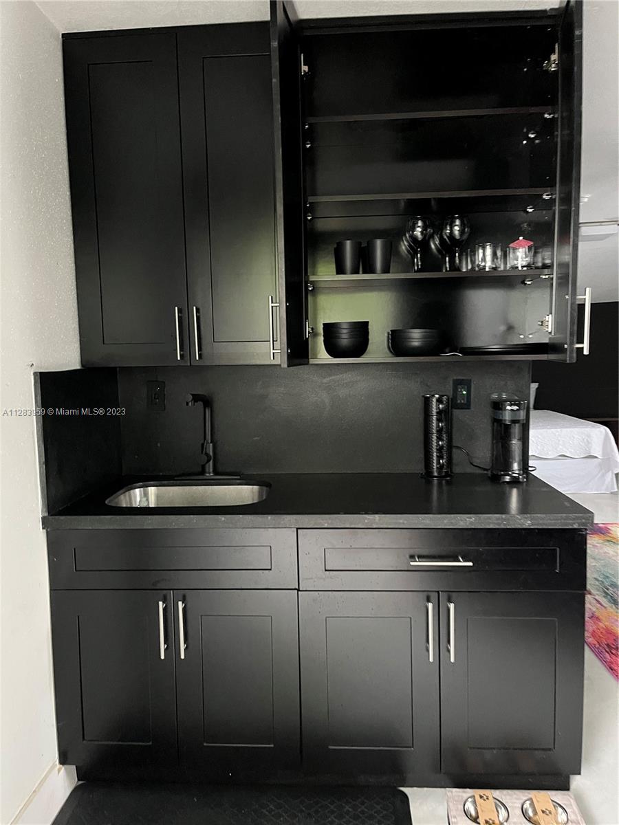 See details / 2471 sq. ft. $ 2022-10-04 0 Photo