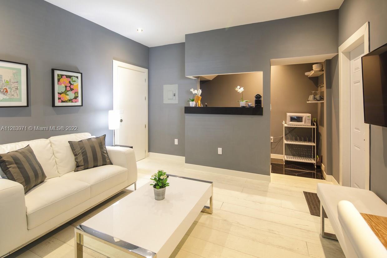 See details / 2516 sq. ft. $ 2022-10-04 0 Photo