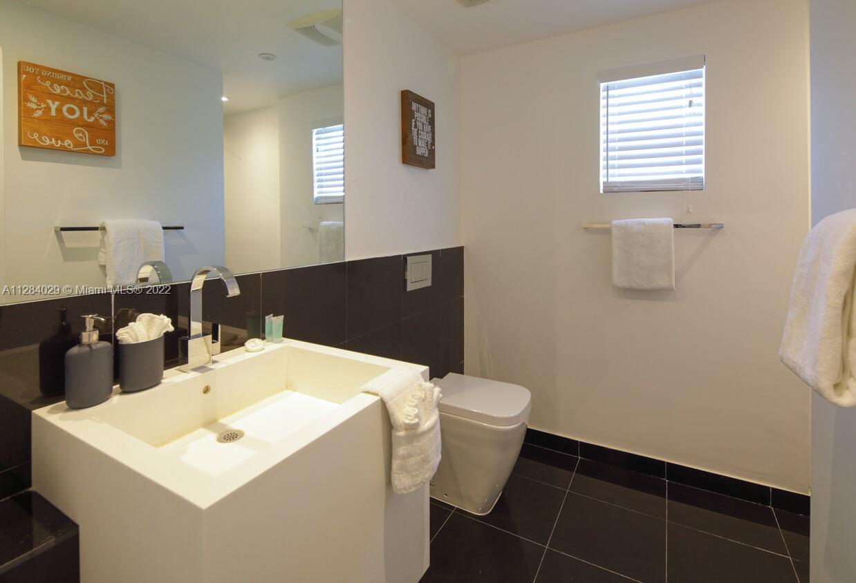 See details / sq. ft. $ 2022-10-04 0 Photo