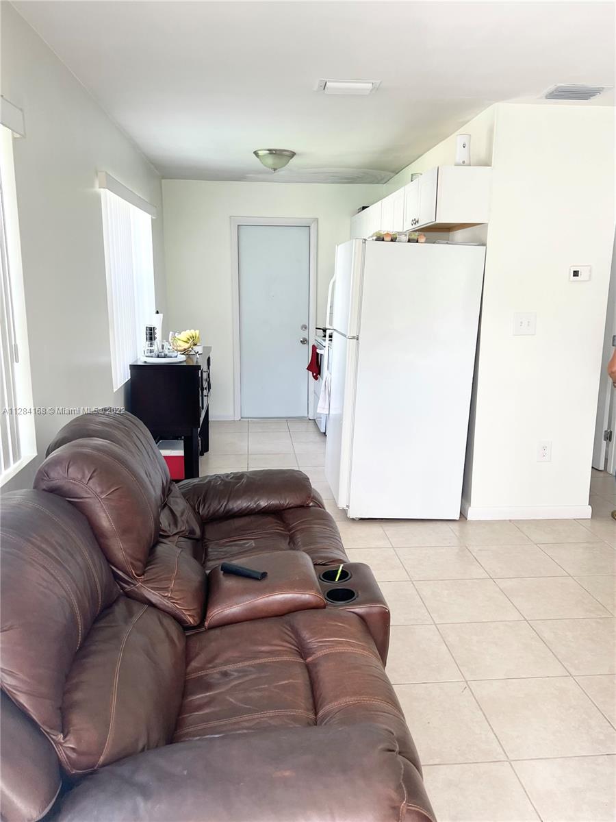 See details / 2074 sq. ft. $ 2022-10-13 0 Photo