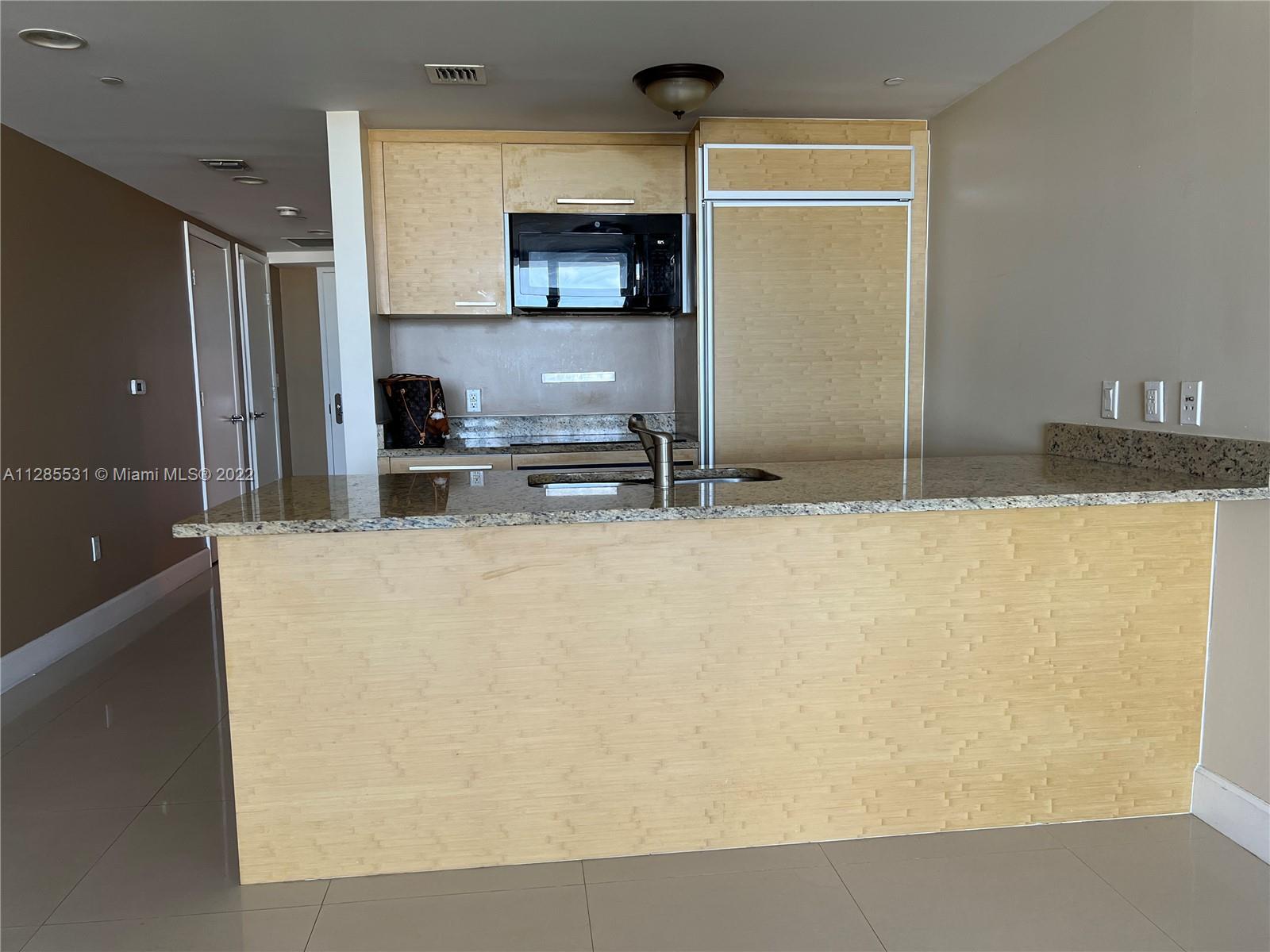 Ver detalles 2006 2 / 1 1086 sq. ft. $ 2022-10-07 0 foto