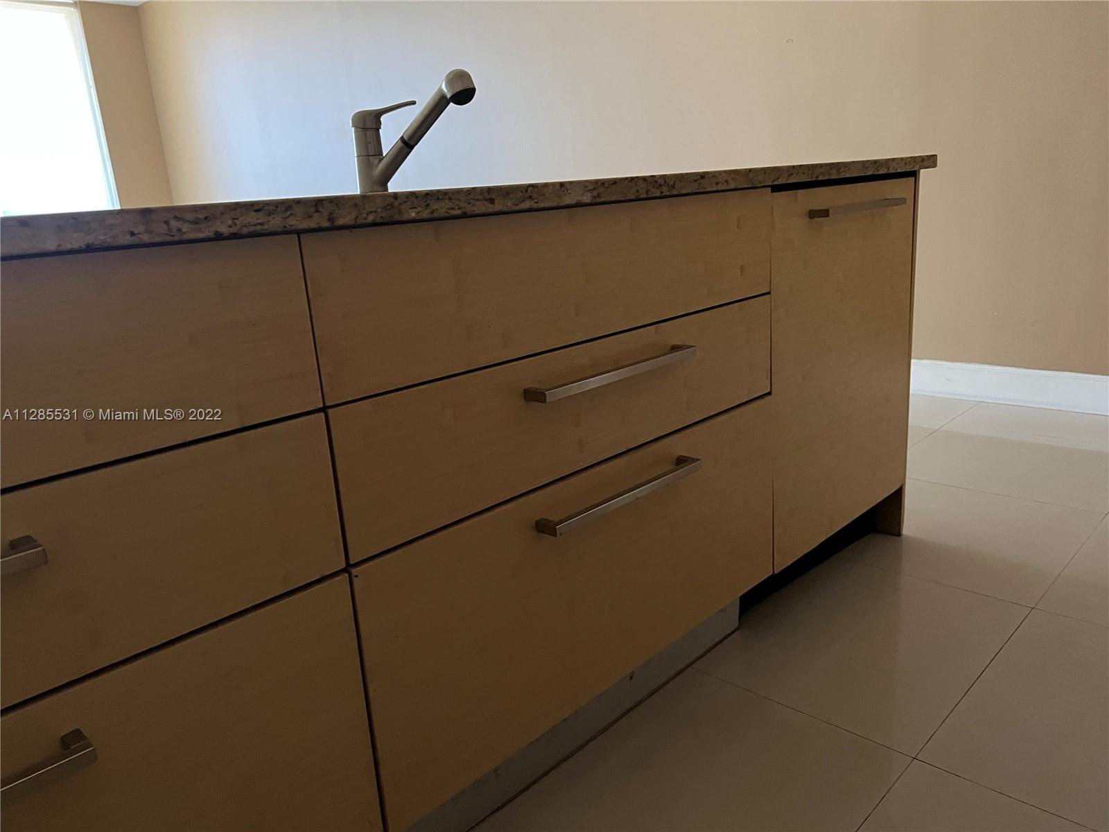 Ver detalles 2006 2 / 1 1086 sq. ft. $ 2022-10-07 0 foto