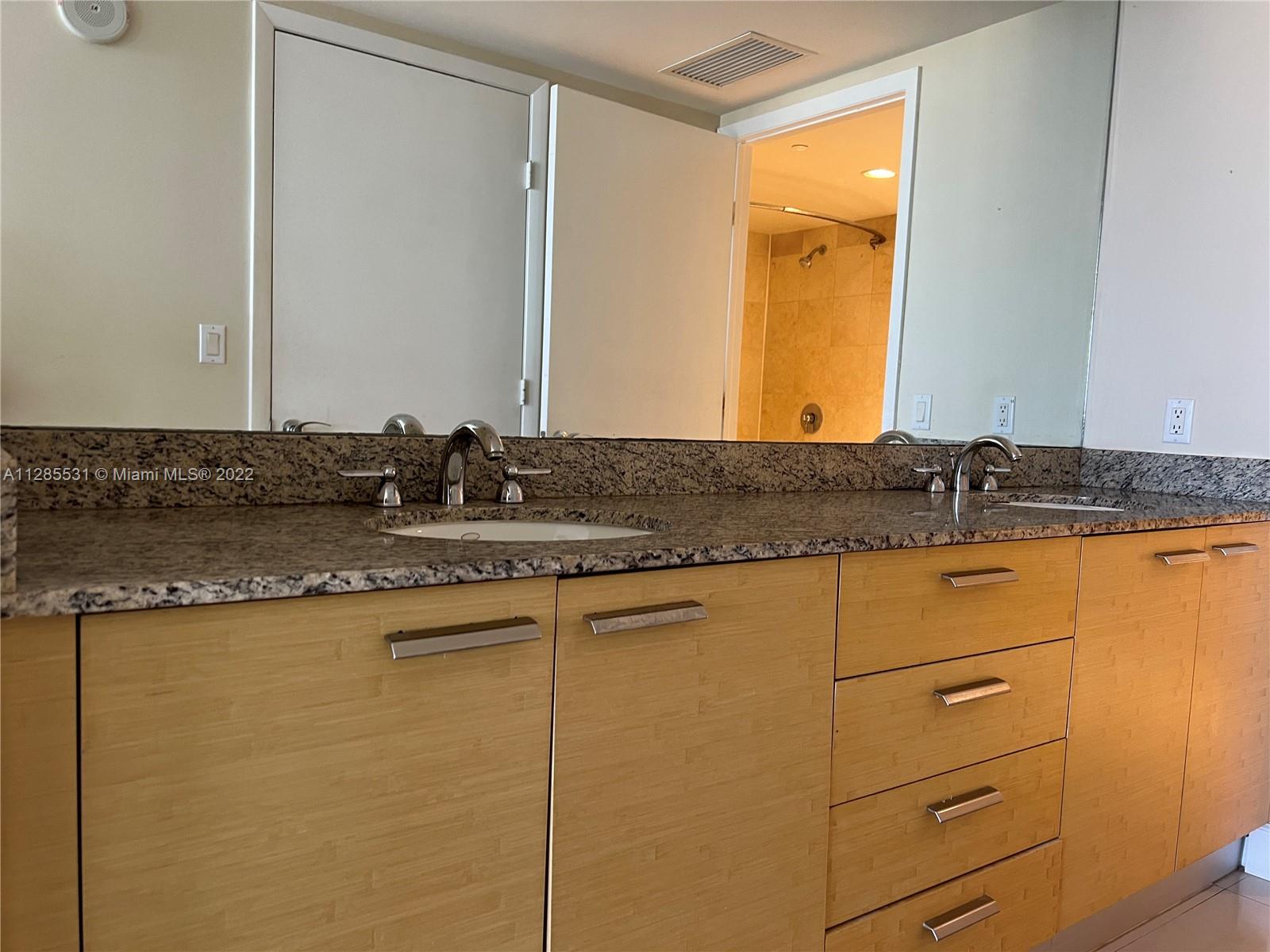 Ver detalles 2006 2 / 1 1086 sq. ft. $ 2022-10-07 0 foto