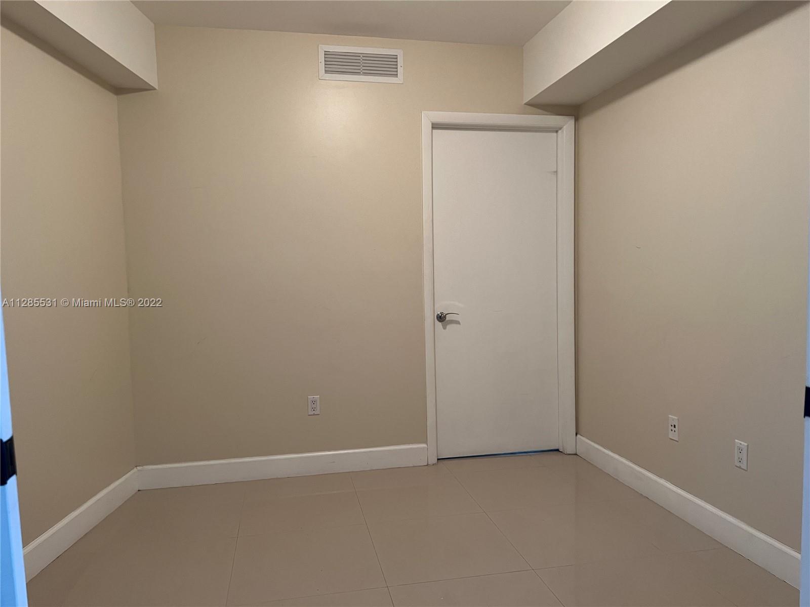 Ver detalles 2006 2 / 1 1086 sq. ft. $ 2022-10-07 0 foto