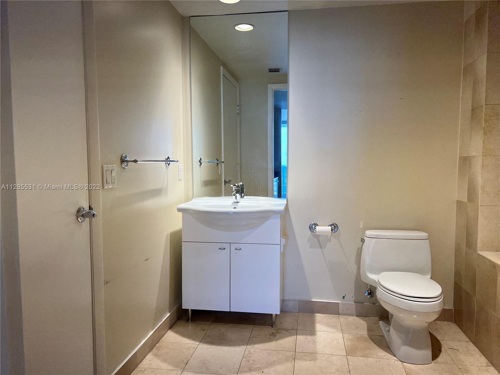 Ver detalles 2006 2 / 1 1086 sq. ft. $ 2022-10-07 0 foto