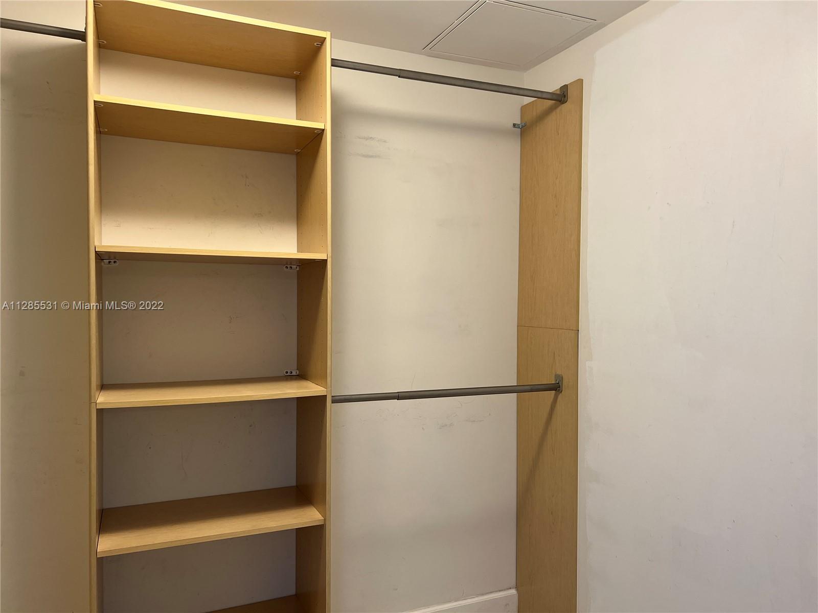 Ver detalles 2006 2 / 1 1086 sq. ft. $ 2022-10-07 0 foto