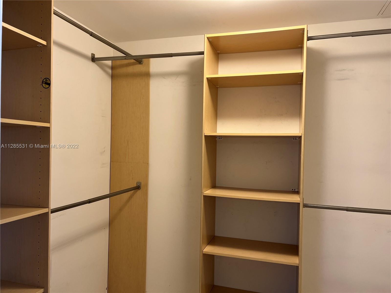 Ver detalles 2006 2 / 1 1086 sq. ft. $ 2022-10-07 0 foto