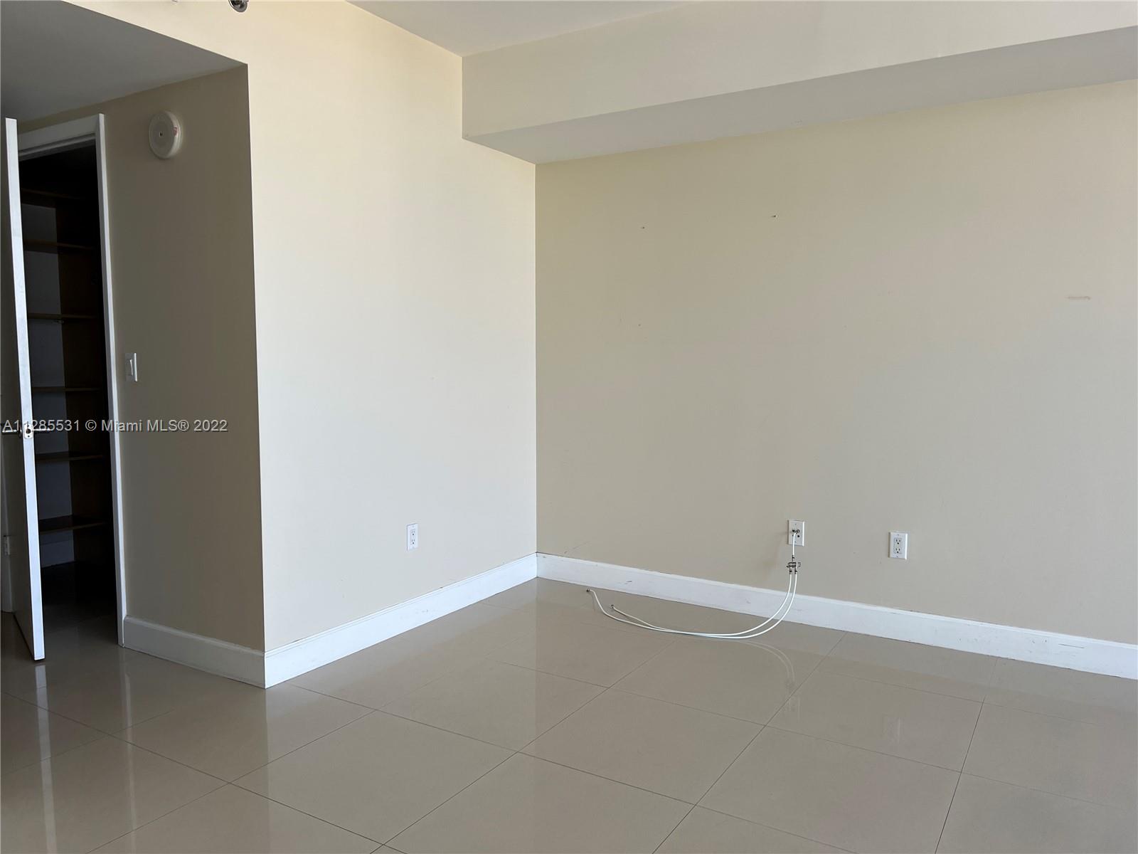 Ver detalles 2006 2 / 1 1086 sq. ft. $ 2022-10-07 0 foto