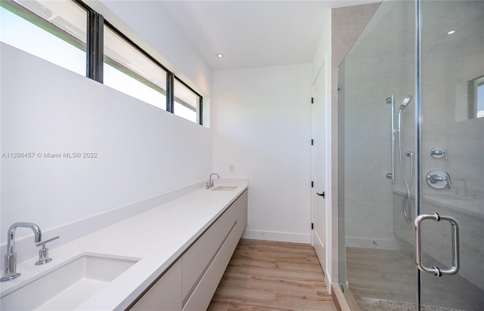 See details / 4580 sq. ft. $ 2023-01-10 0 Photo