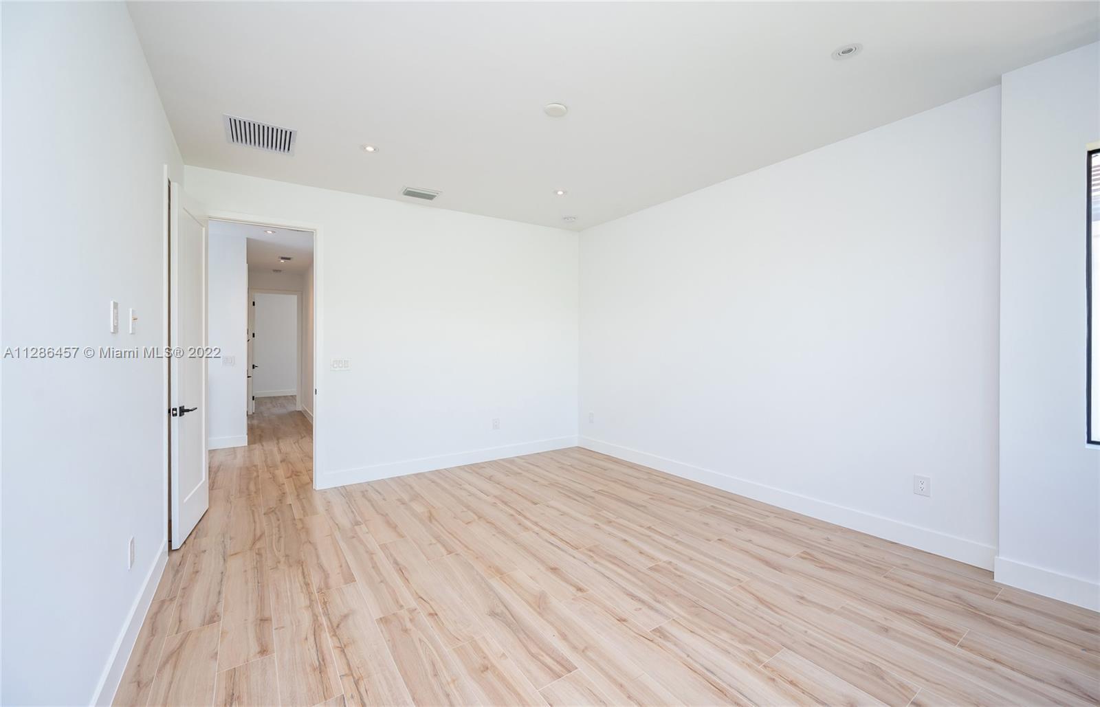 See details / 4580 sq. ft. $ 2023-01-10 0 Photo