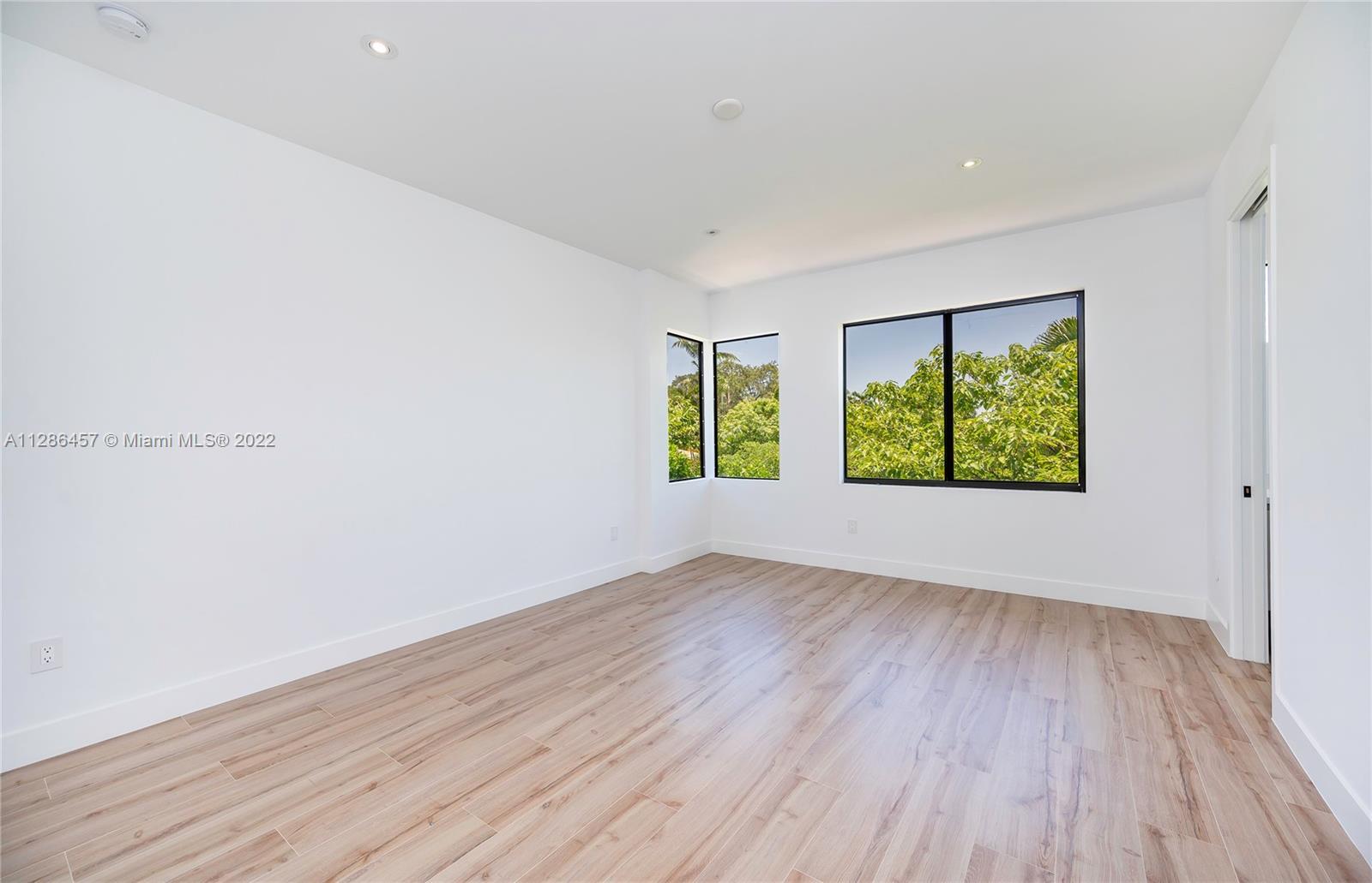 See details / 4580 sq. ft. $ 2023-01-10 0 Photo