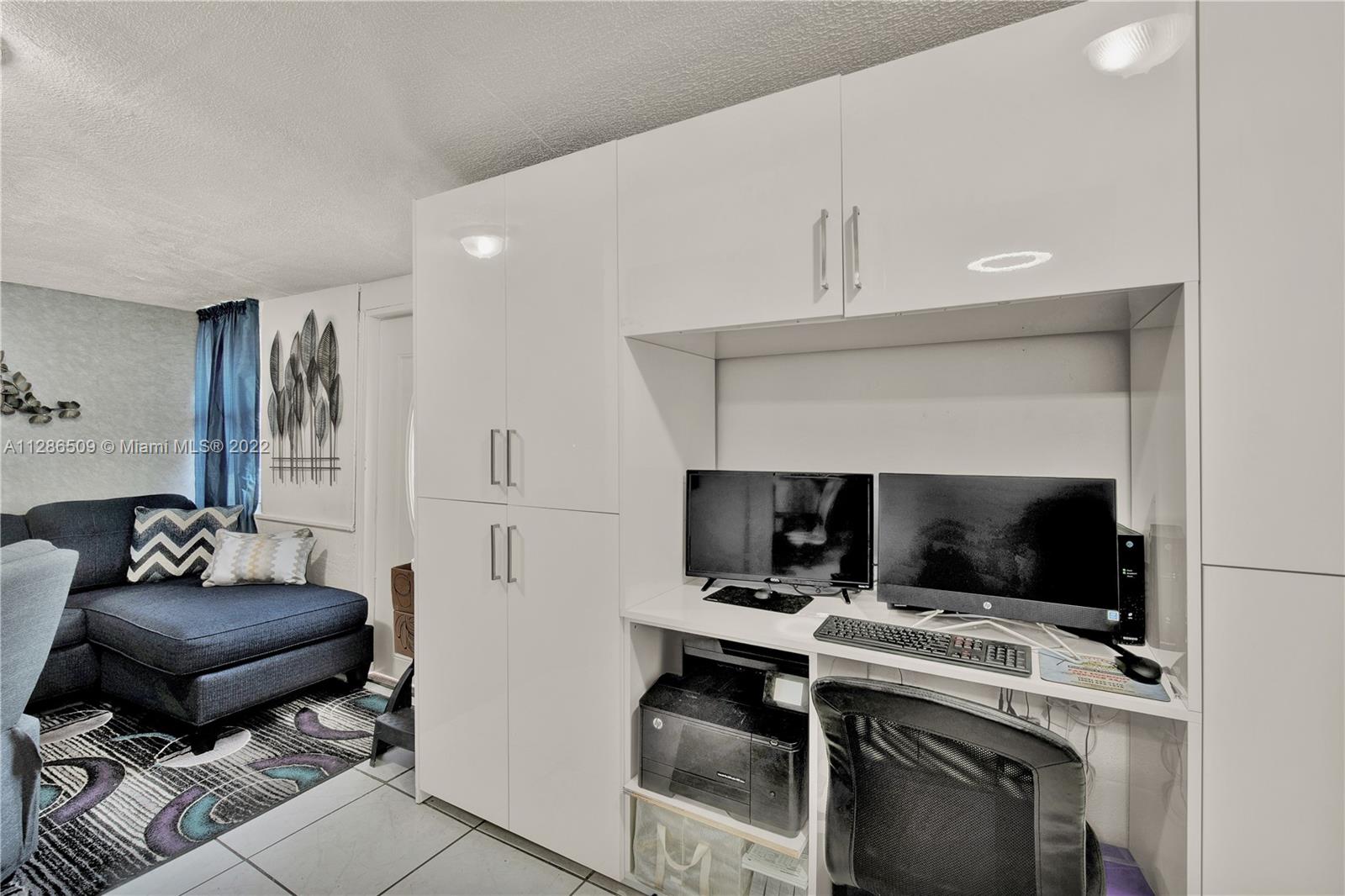 See details / 1981 sq. ft. $ 2022-11-23 0 Photo