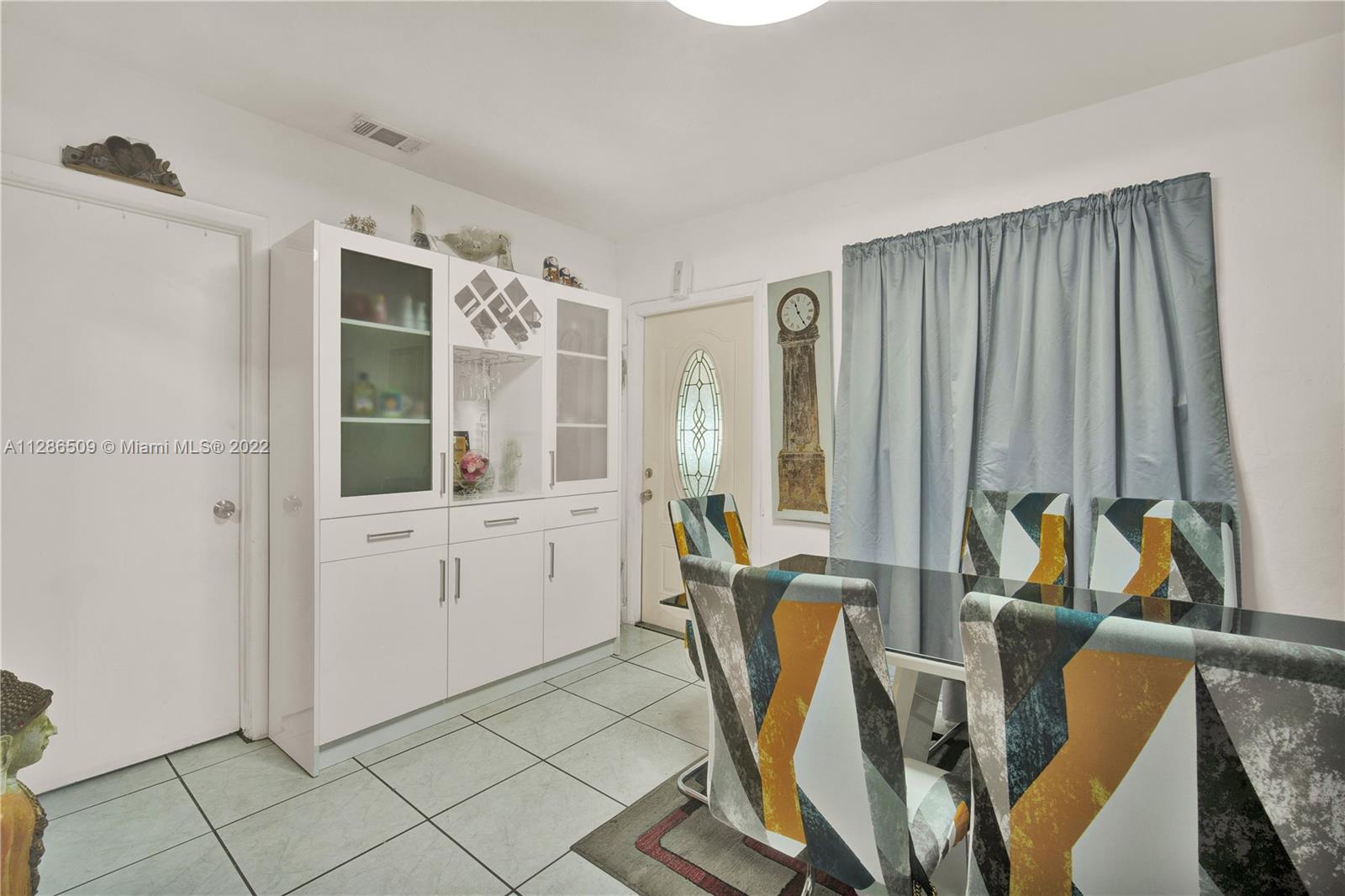 See details / 1981 sq. ft. $ 2022-11-23 0 Photo