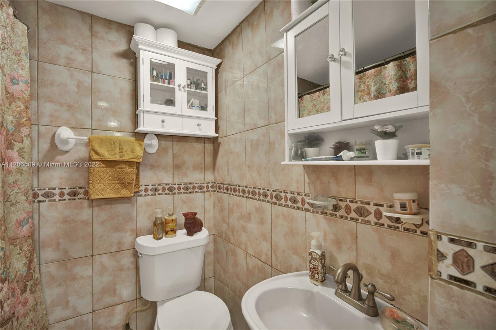 See details / 1981 sq. ft. $ 2022-11-23 0 Photo