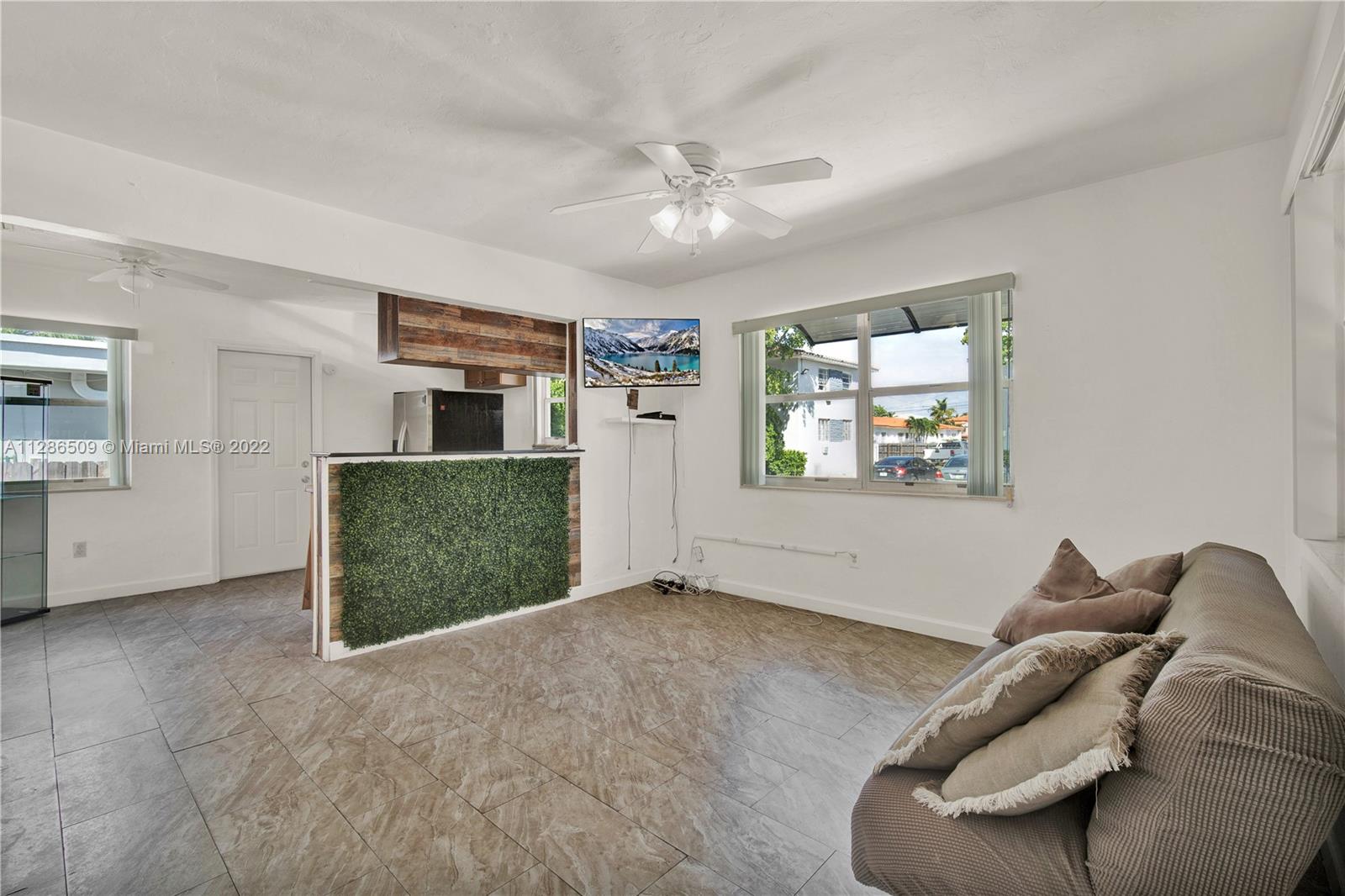 See details / 1981 sq. ft. $ 2022-11-23 0 Photo