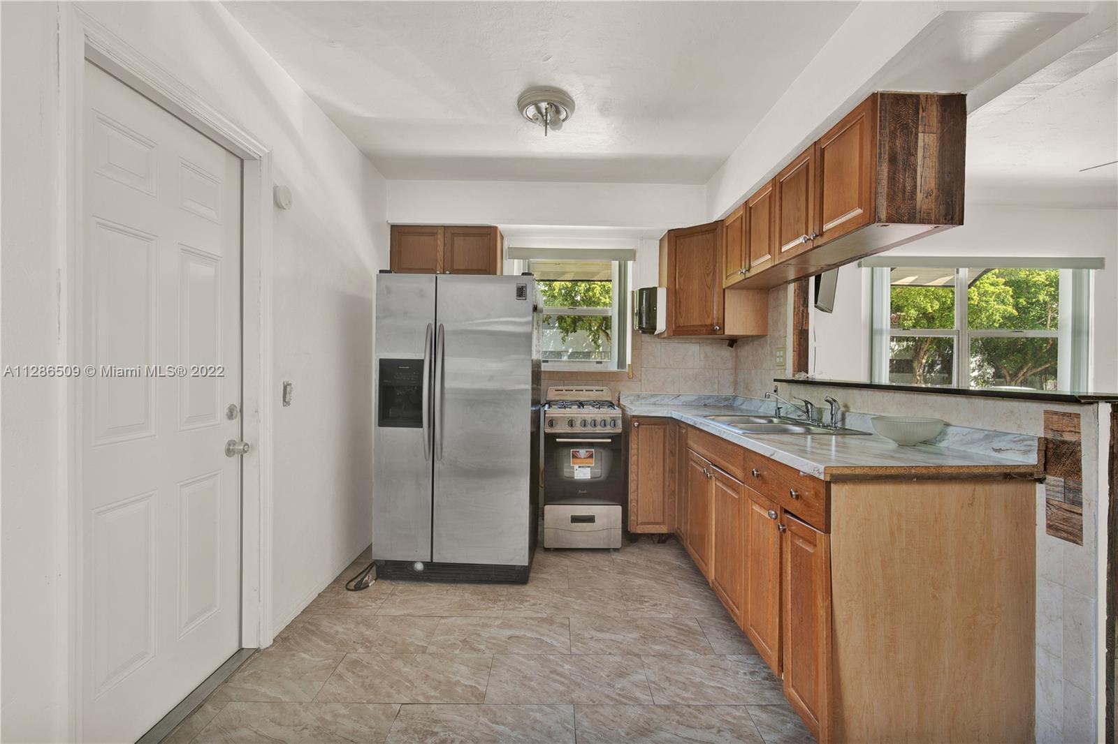 See details / 1981 sq. ft. $ 2022-11-23 0 Photo