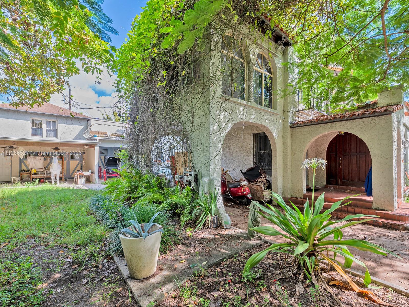 See details / 4931 sq. ft. $ 2022-12-18 0 Photo