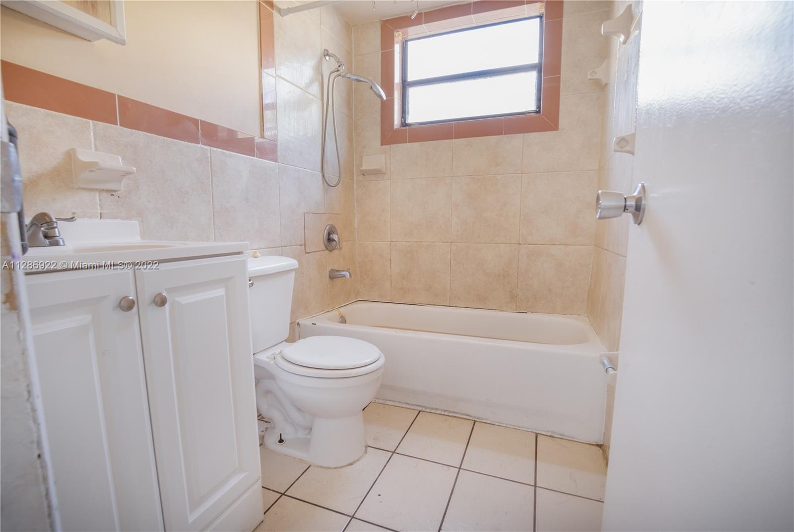 See details / 3596 sq. ft. $ 2022-10-11 0 Photo