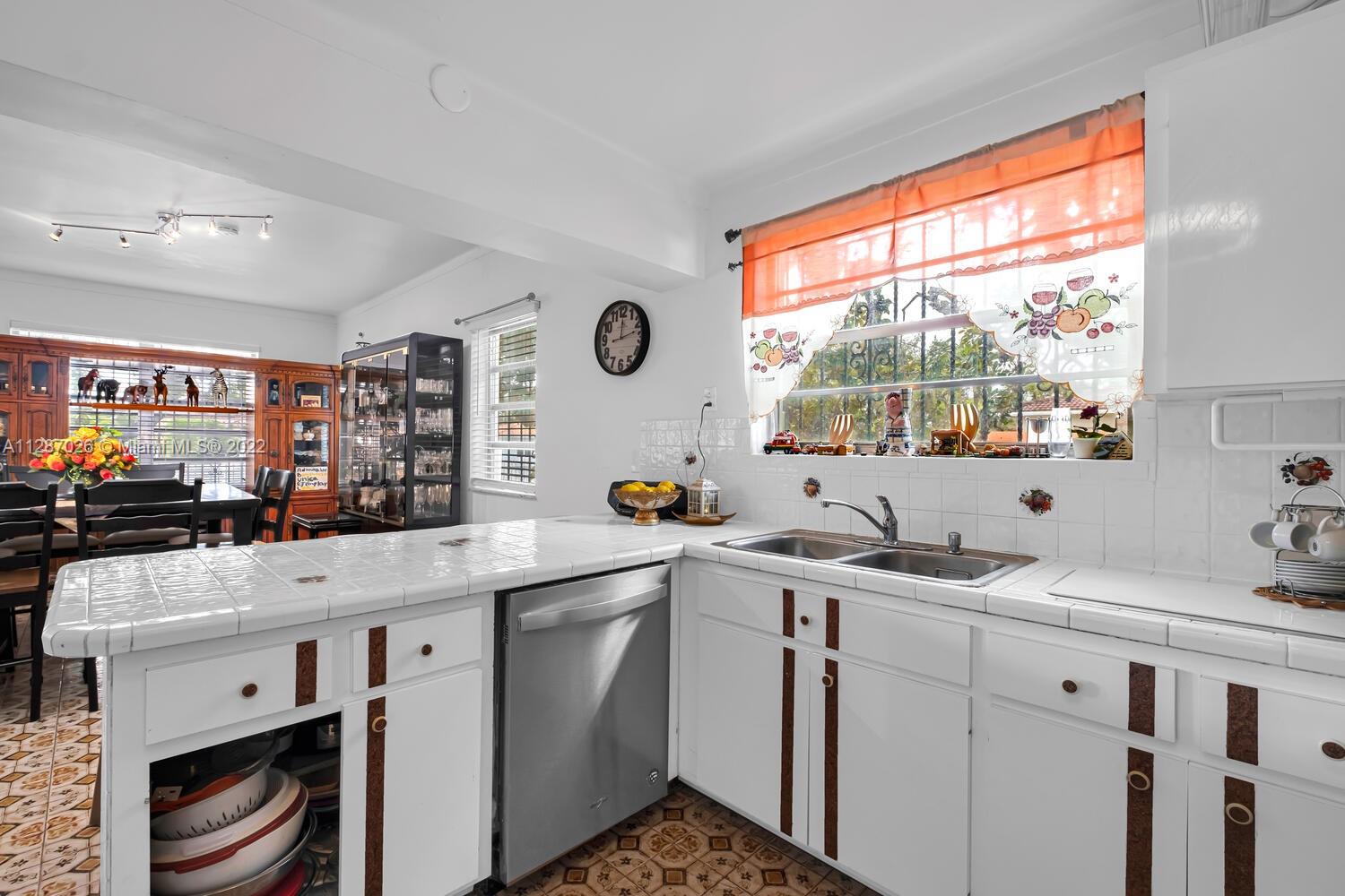 See details / 2639 sq. ft. $ 2022-10-11 0 Photo