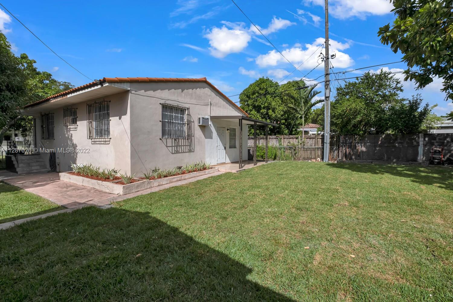 See details / 2639 sq. ft. $ 2022-10-11 0 Photo