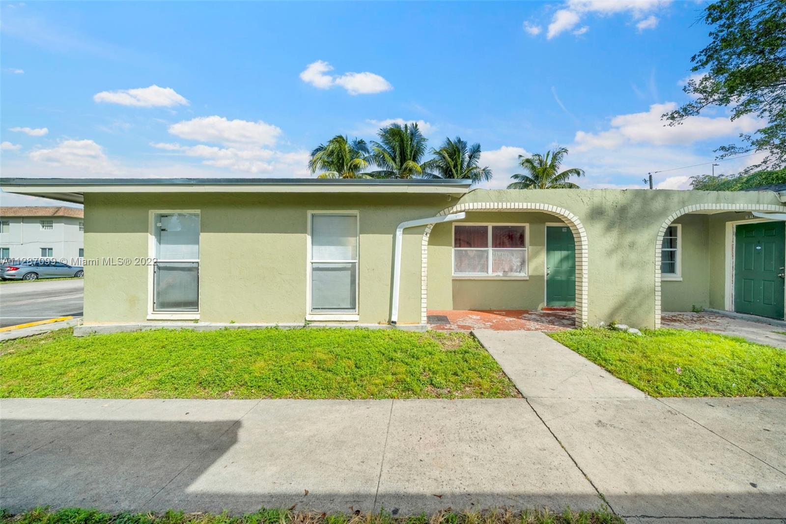 See details / 3105 sq. ft. $ 2023-01-01 0 Photo