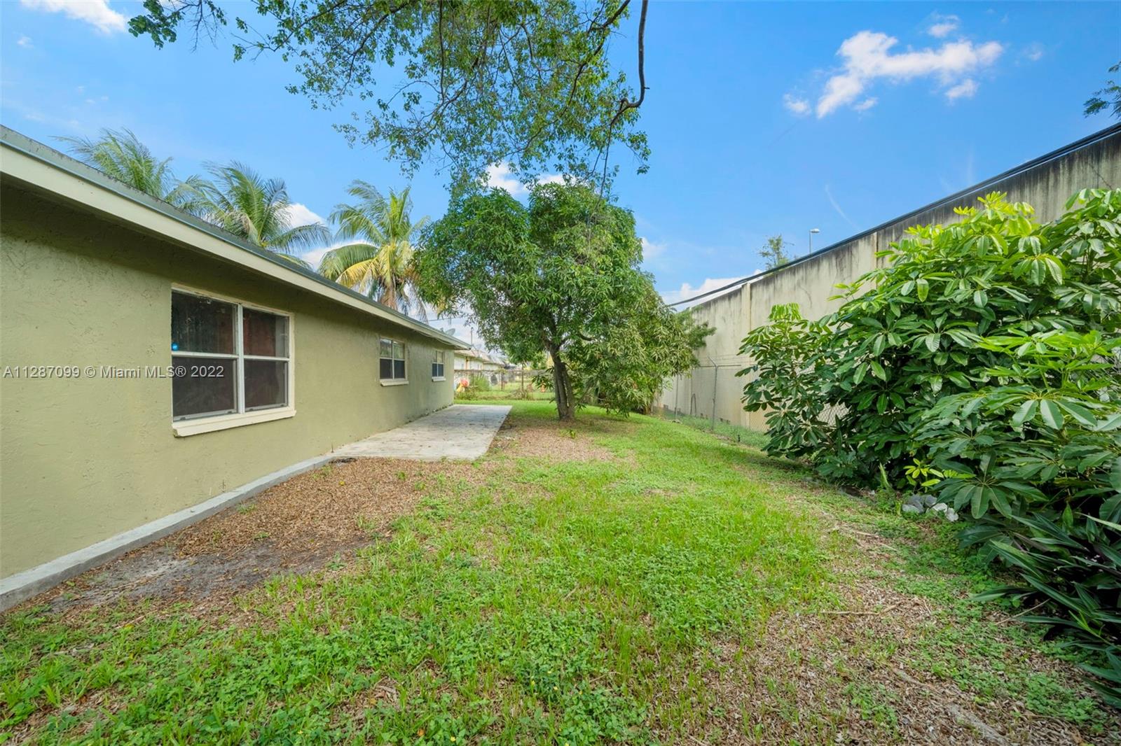 See details / 3105 sq. ft. $ 2023-01-01 0 Photo