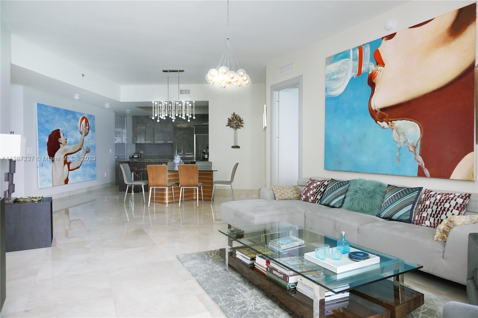 Ver detalles 907 3 / 3 2106 sq. ft. $ 2022-10-11 0 foto