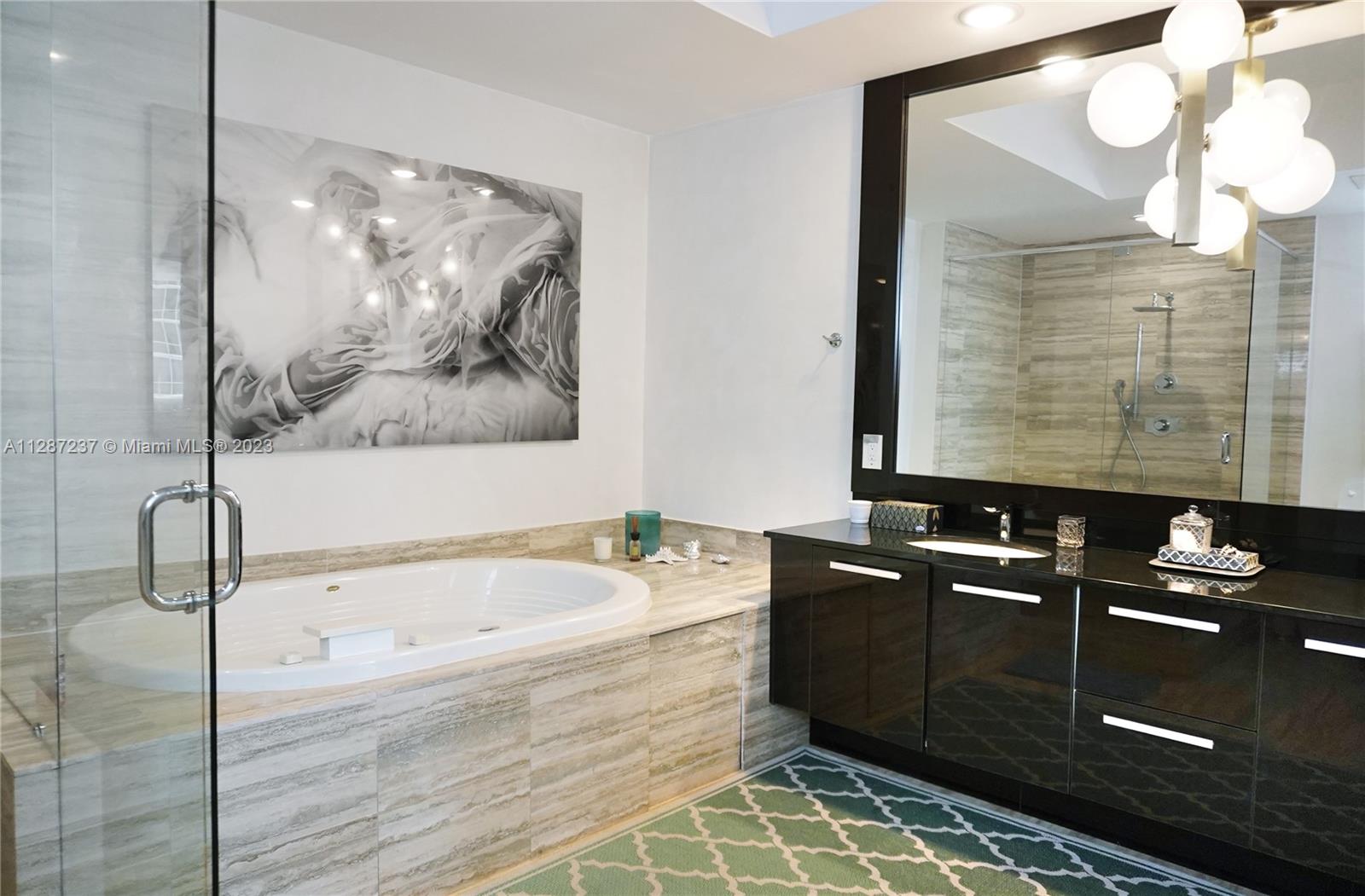Ver detalles 907 3 / 3 2106 sq. ft. $ 2022-10-11 0 foto