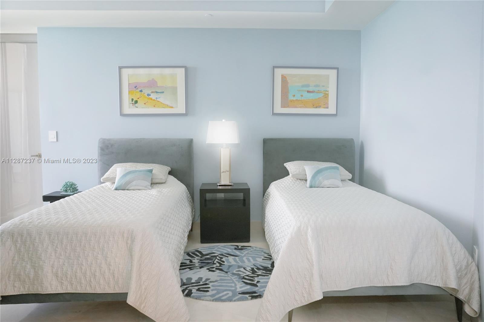 Ver detalles 907 3 / 3 2106 sq. ft. $ 2022-10-11 0 foto