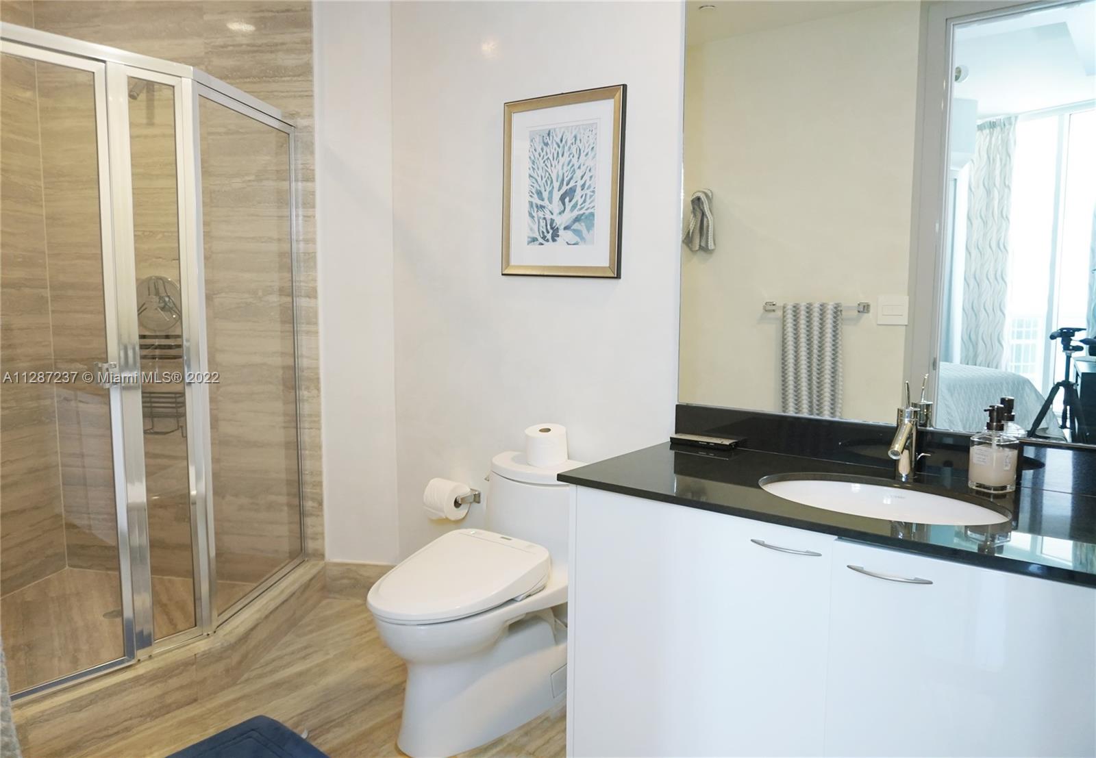 Ver detalles 907 3 / 3 2106 sq. ft. $ 2022-10-11 0 foto