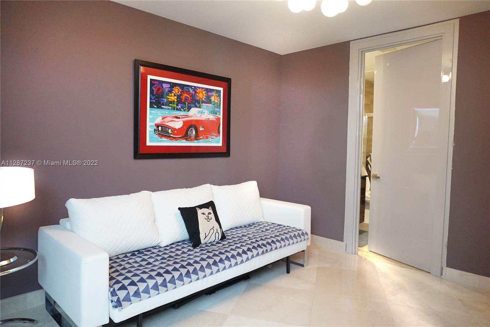 Ver detalles 907 3 / 3 2106 sq. ft. $ 2022-10-11 0 foto