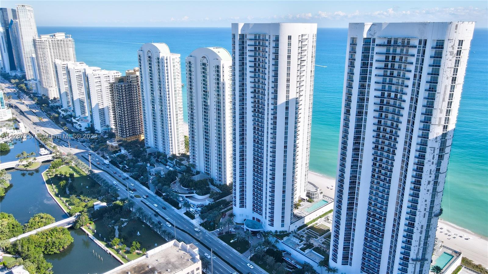 Ver detalles 907 3 / 3 2106 sq. ft. $ 2022-10-11 0 foto