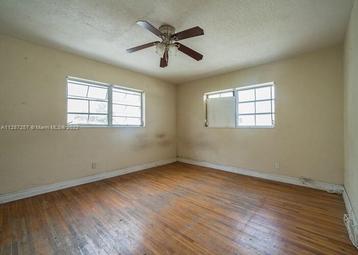 See details / 3472 sq. ft. $ 2022-12-15 0 Photo