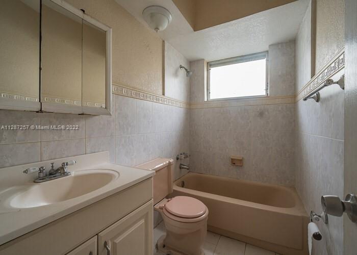 See details / 3472 sq. ft. $ 2022-12-15 0 Photo