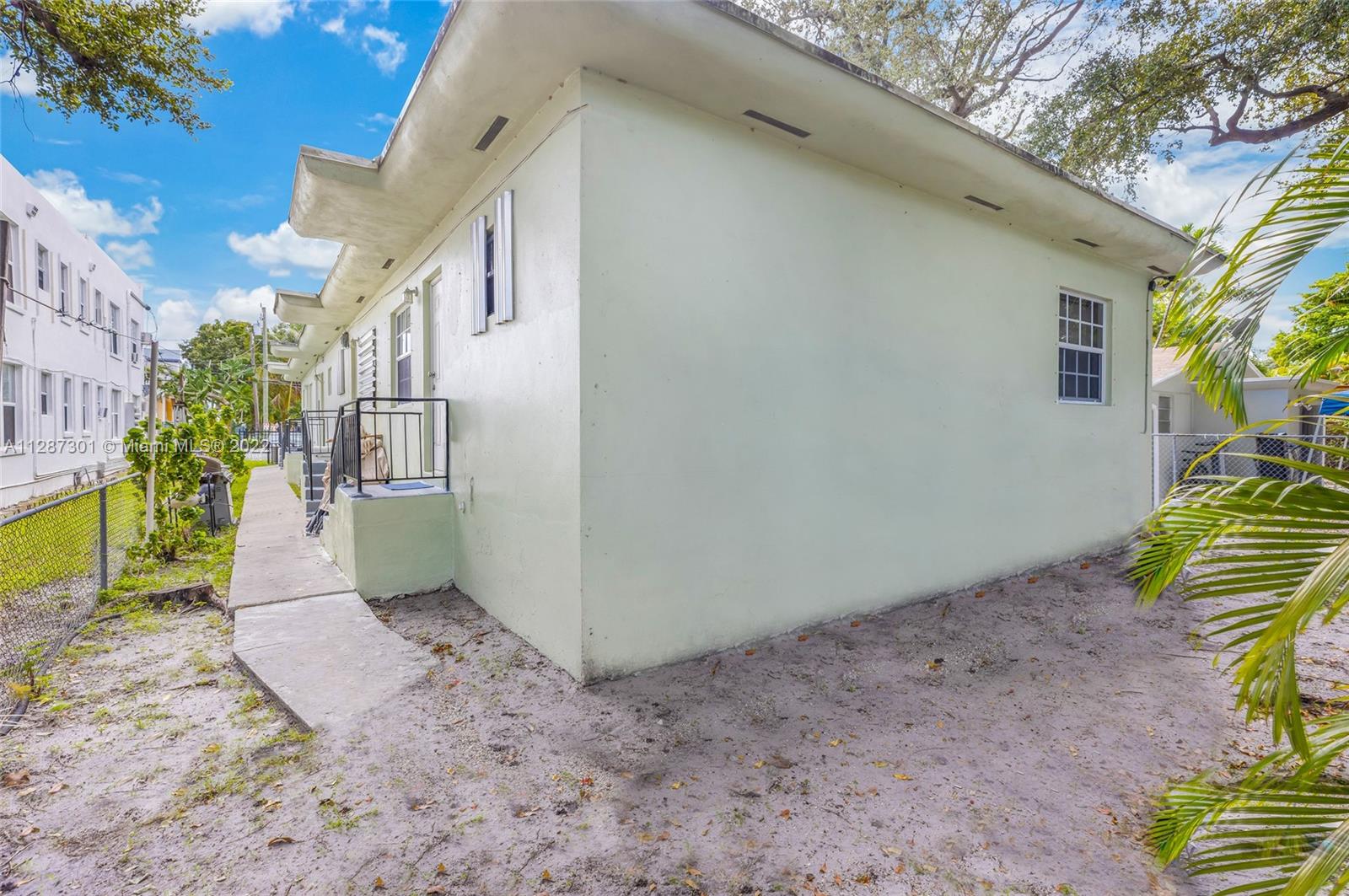 See details / 2648 sq. ft. $ 2022-10-11 0 Photo