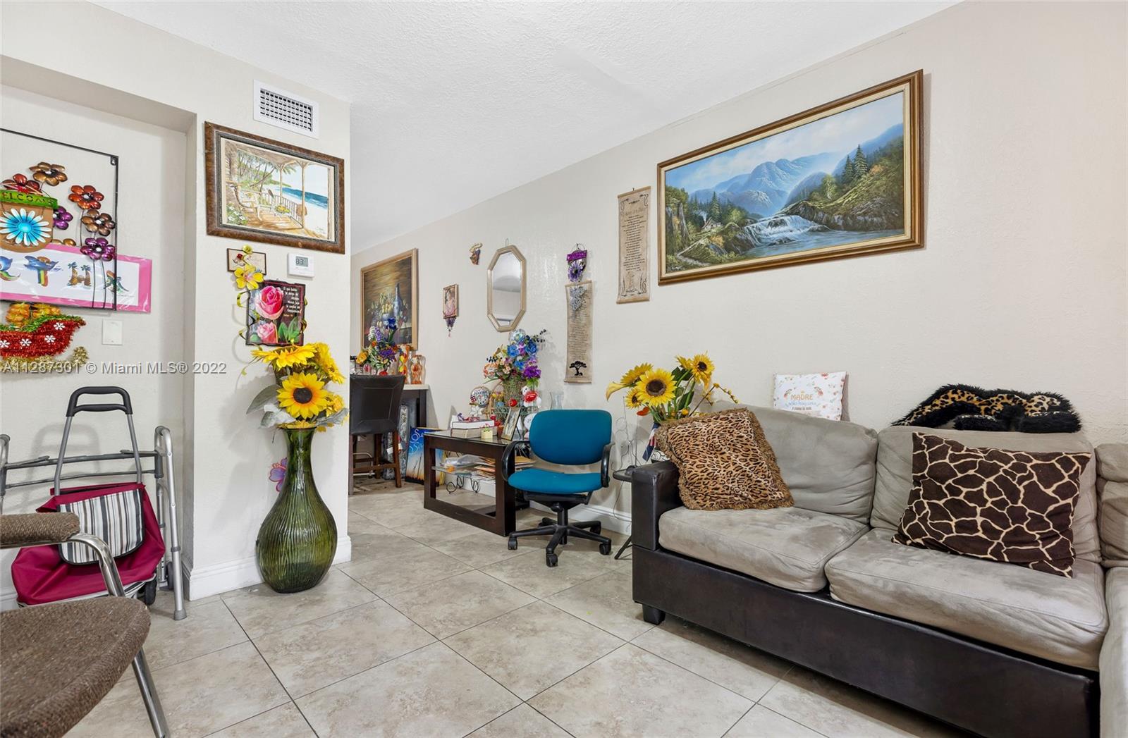 See details / 2648 sq. ft. $ 2022-10-11 0 Photo