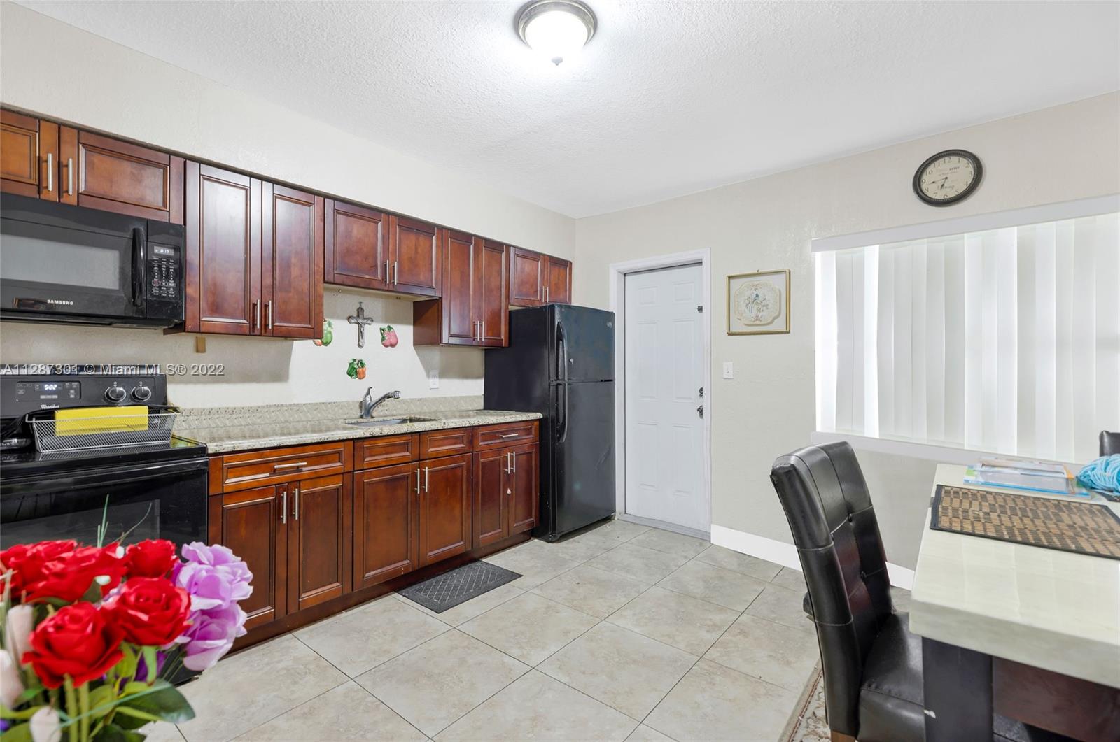 See details / 2648 sq. ft. $ 2022-10-11 0 Photo