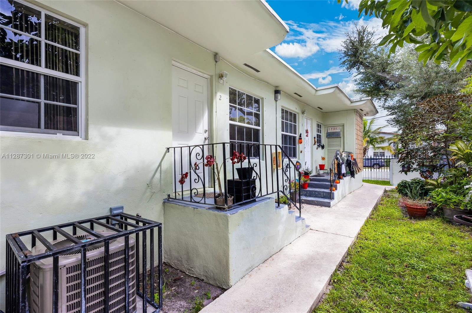 See details / 2648 sq. ft. $ 2022-10-11 0 Photo