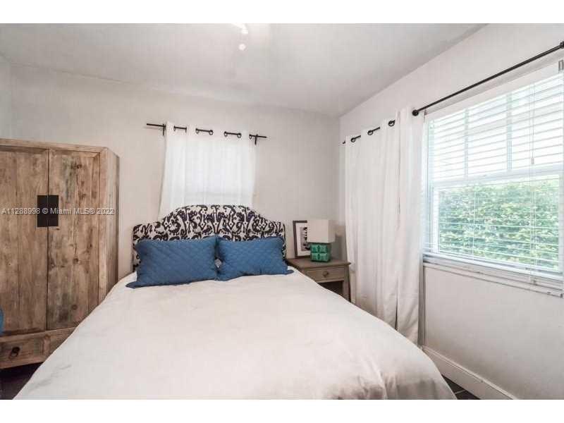 See details / 4726 sq. ft. $ 2022-12-06 0 Photo