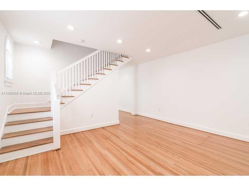 See details / 4726 sq. ft. $ 2022-12-06 0 Photo