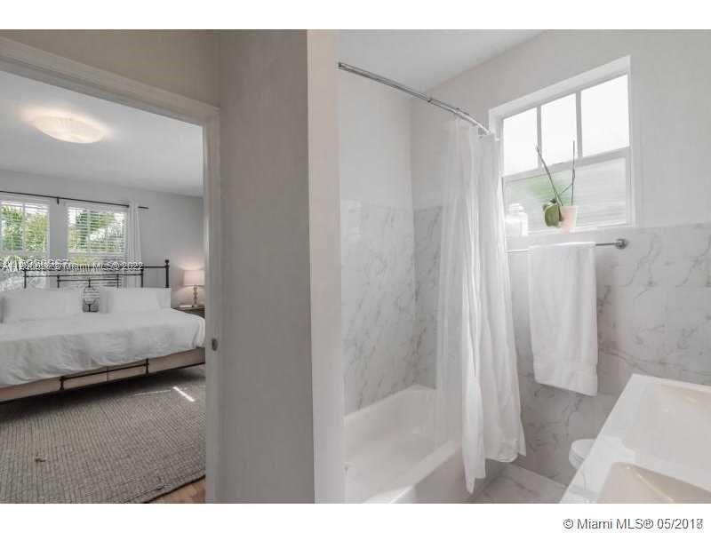 See details / 4726 sq. ft. $ 2022-12-06 0 Photo