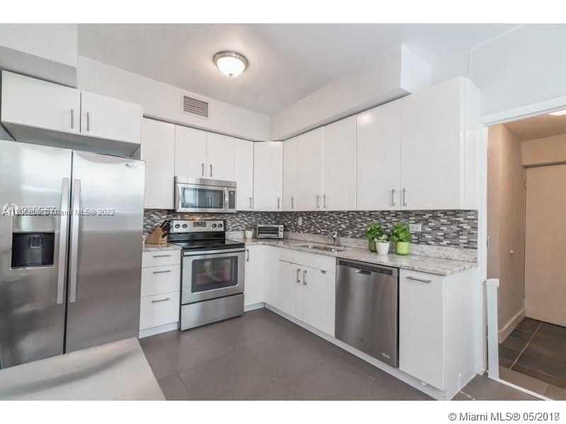See details / 4726 sq. ft. $ 2022-12-06 0 Photo