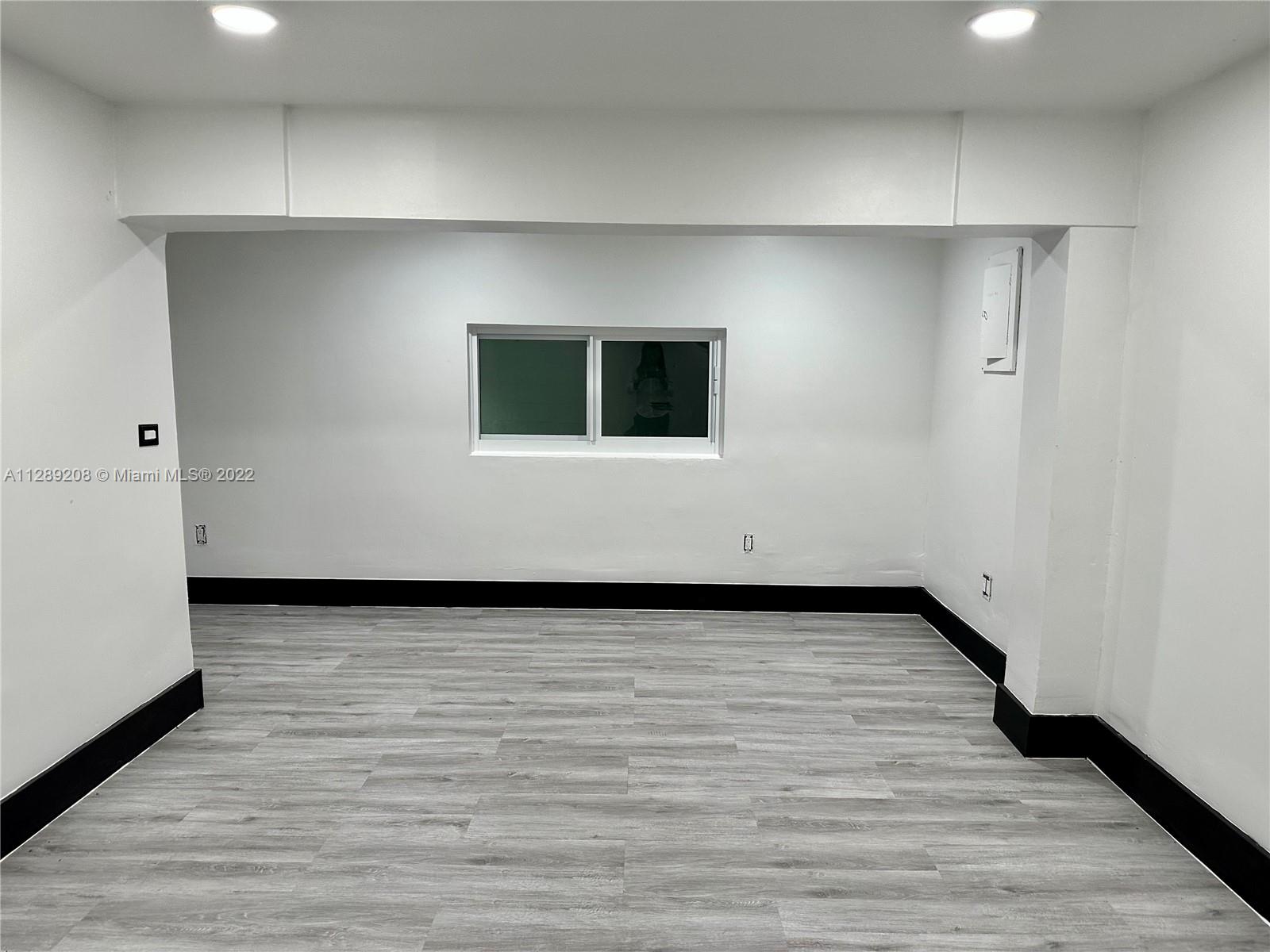 See details 298 / sq. ft. $ 2022-11-15 0 Photo