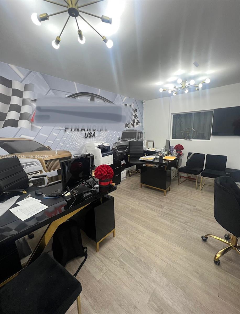See details / sq. ft. $ 2022-10-17 0 Photo