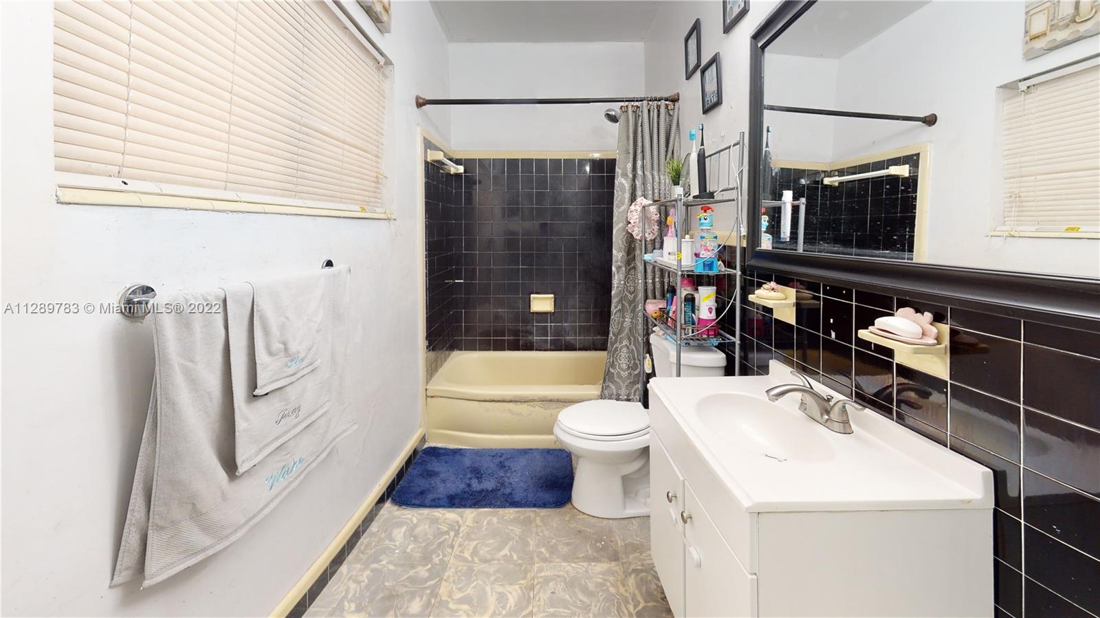 See details / 2798 sq. ft. $ 2022-10-17 0 Photo