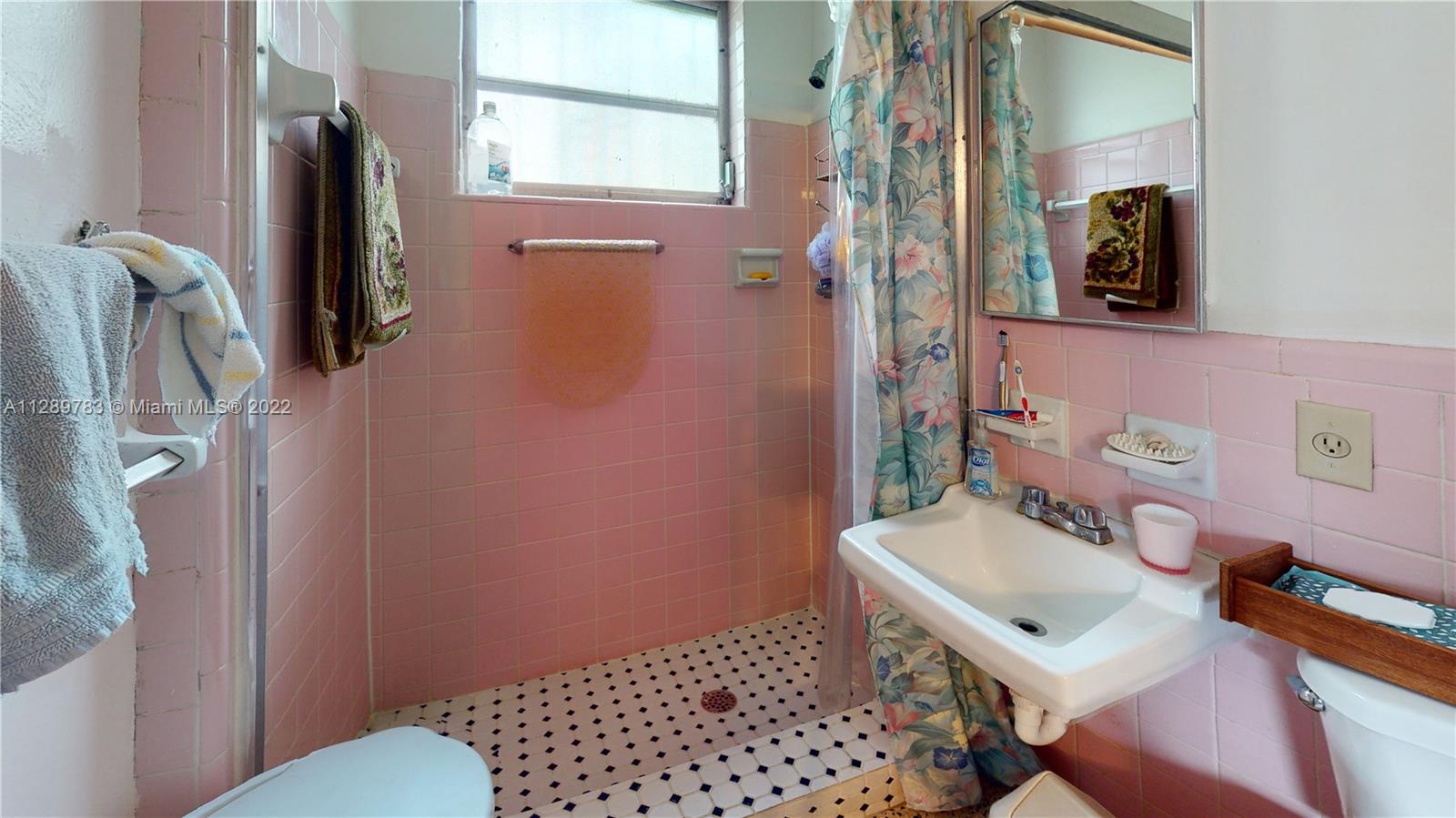 See details / 2798 sq. ft. $ 2022-10-17 0 Photo