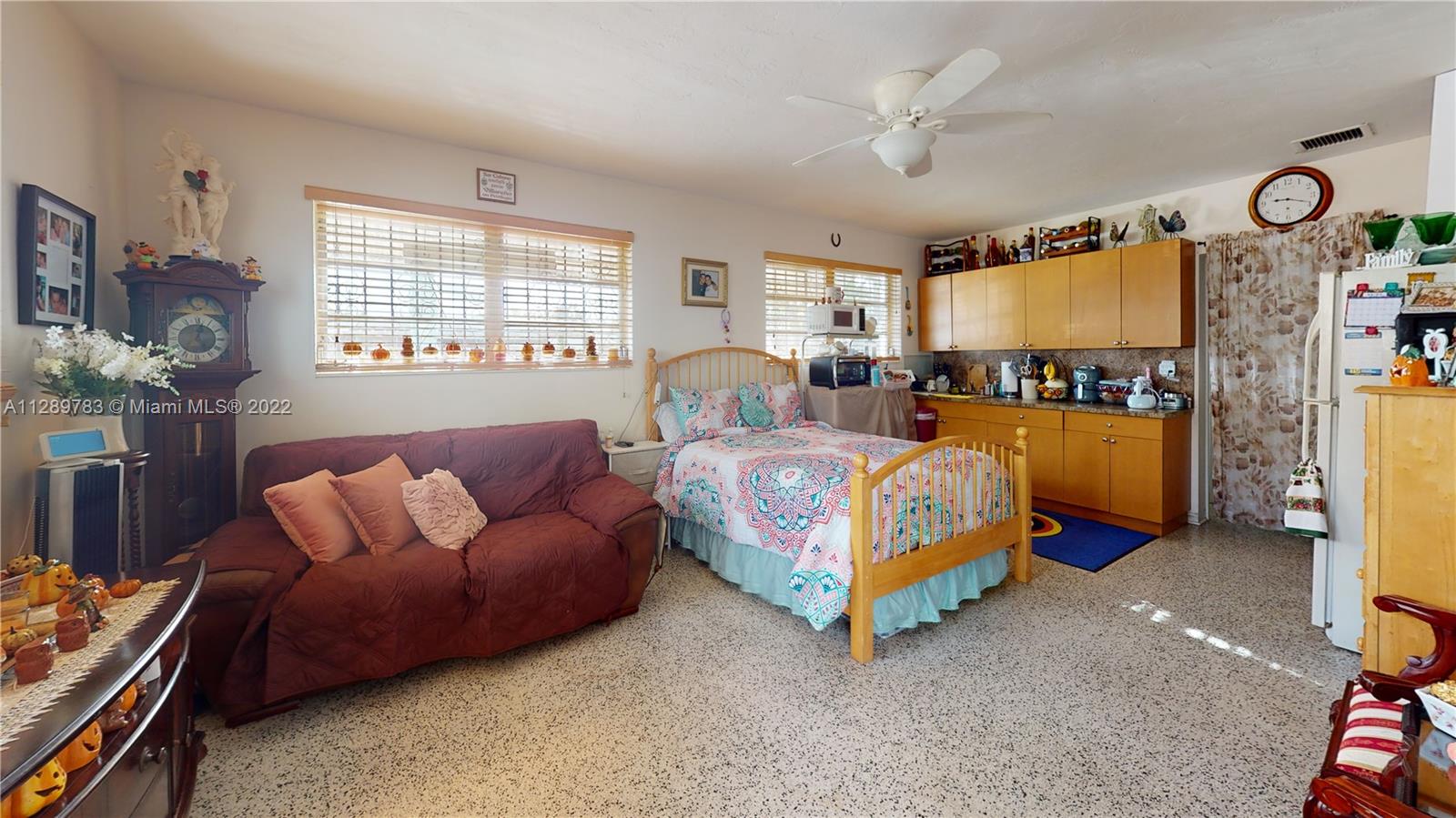 See details / 2798 sq. ft. $ 2022-10-17 0 Photo