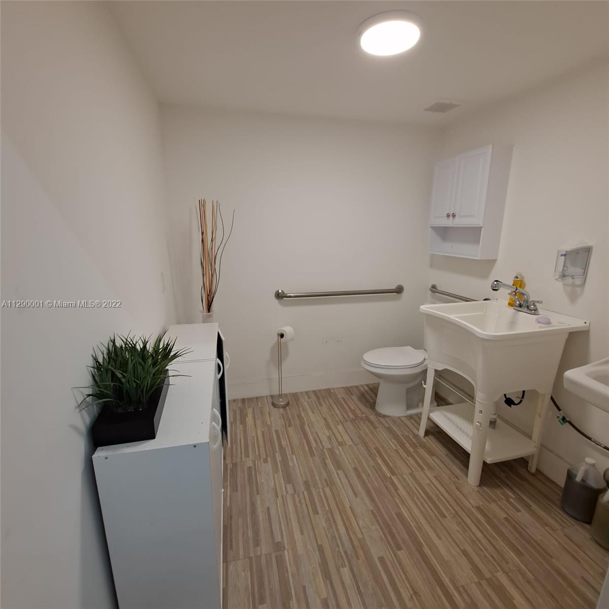 See details / sq. ft. $ 2022-10-18 0 Photo