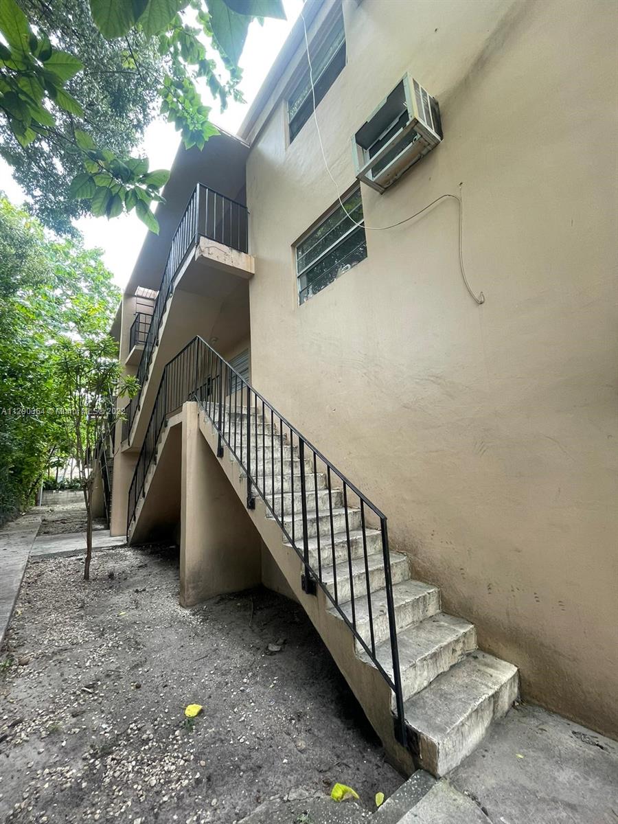 See details / 6573 sq. ft. $ 2022-10-18 0 Photo