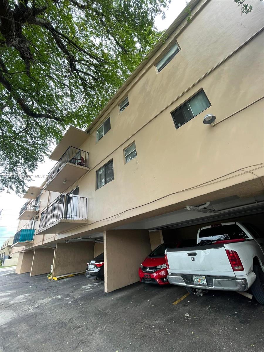 See details / 6573 sq. ft. $ 2022-10-18 0 Photo